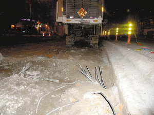 挖土机施工铲断12条光缆，九万电视用户信号中断，城市网络应急响应的警示